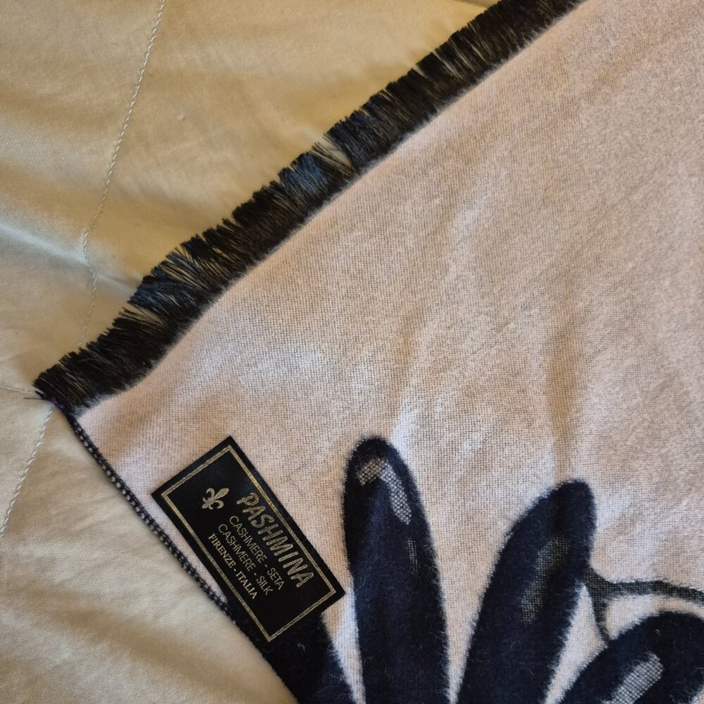 Italian Cashmere & Silk Scarf/Shawl - Picture 3 of 7